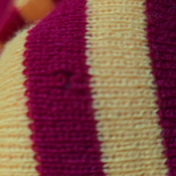 GUC - Harry Potter Hat and Scarf Set in Yellow and Red for Kids (Unisex) - Picture 12 of 13